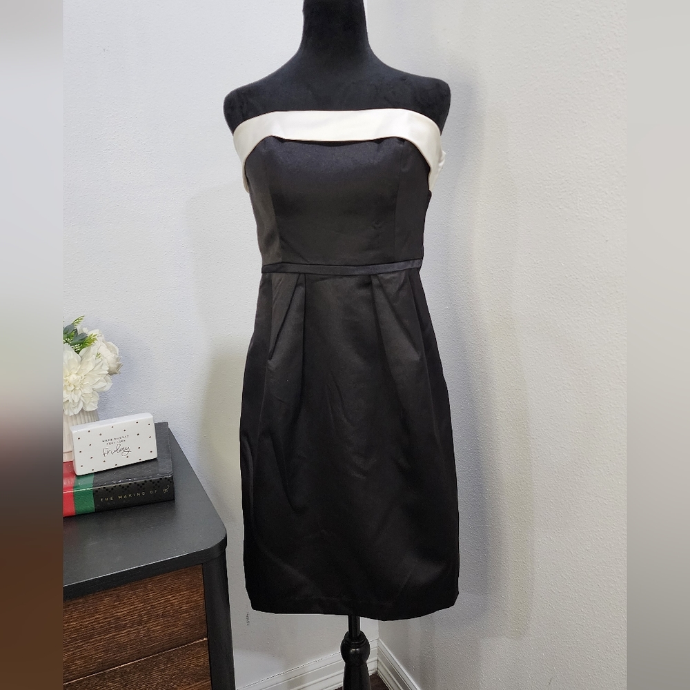 David's Bridal Short Strapless Dress with Back Bow Detail Size/ 8 - Picture 12 of 13